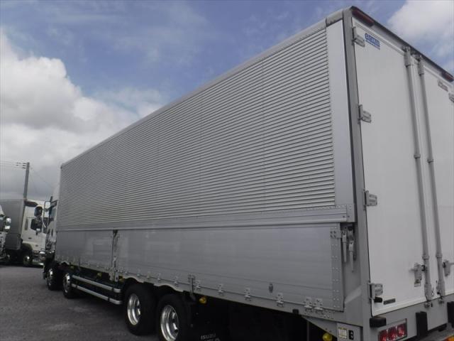 Isuzu Giga 12