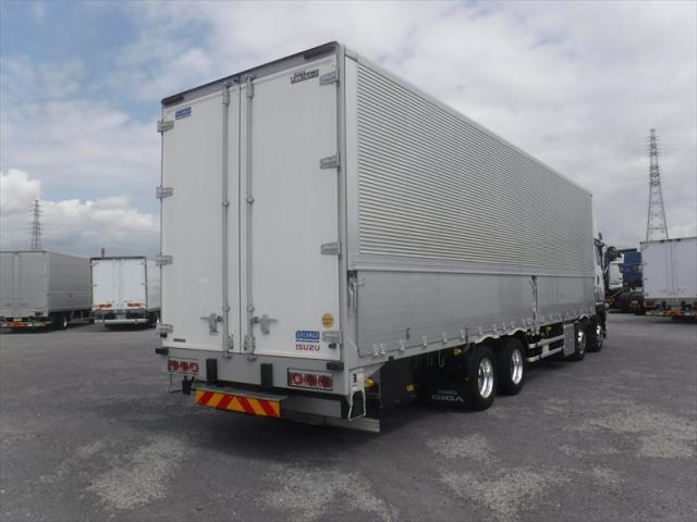 Isuzu Giga 8