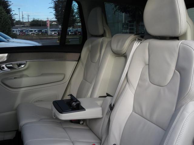 Volvo XC90 12