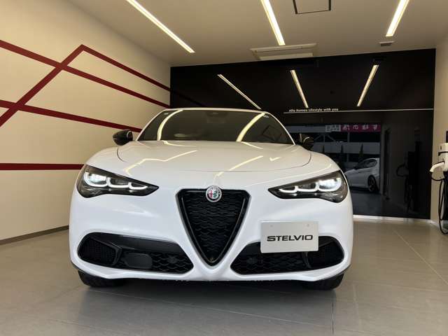 Alfa Romeo Stelvio 5