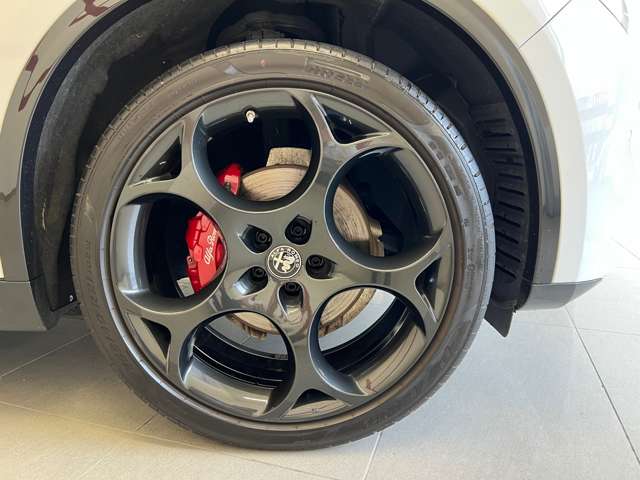 Alfa Romeo Stelvio 10