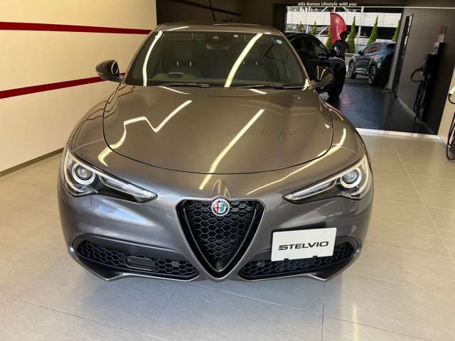Alfa Romeo Stelvio 5
