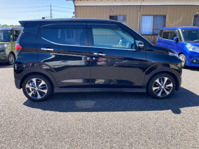Mitsubishi eK X 7