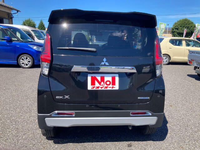 Mitsubishi eK X 9