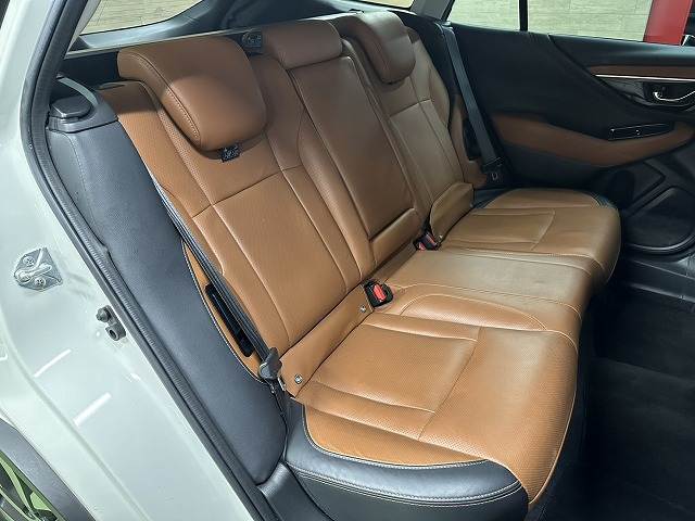 Subaru Legacy Outback 12