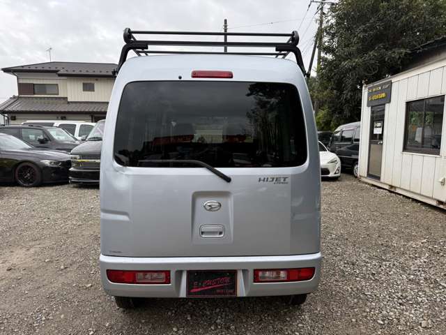 Daihatsu Hijet Cargo 6