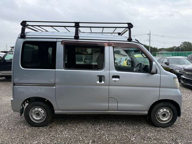Daihatsu Hijet Cargo 8