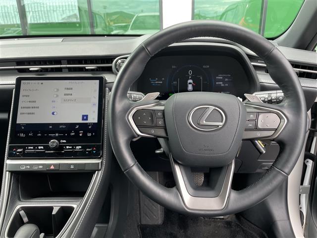 Lexus LBX 11