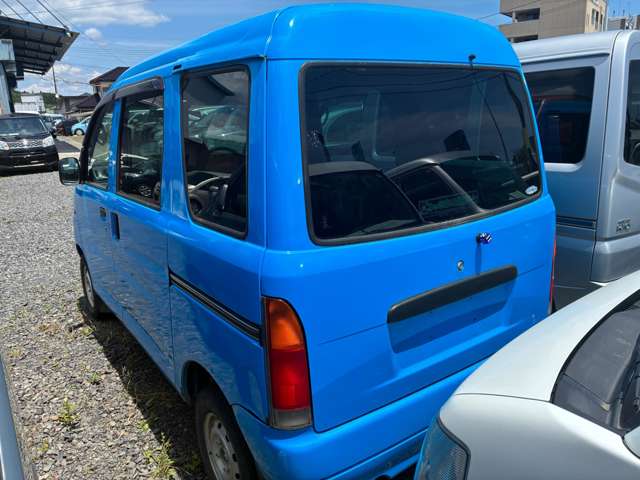 Daihatsu Hijet Cargo 4
