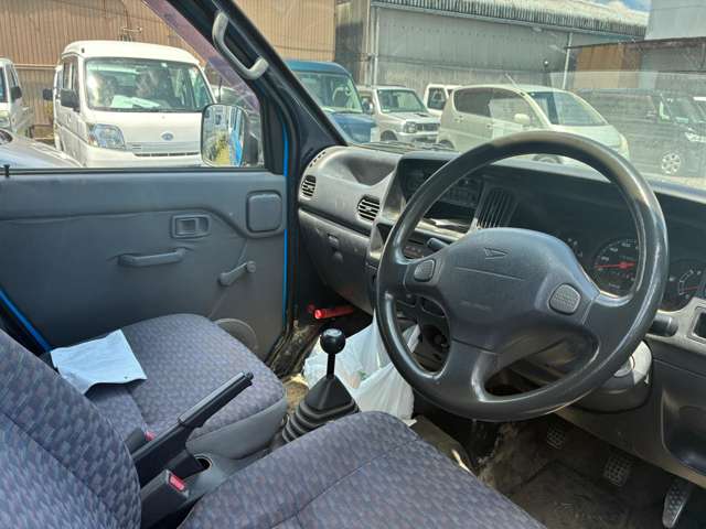 Daihatsu Hijet Cargo 6