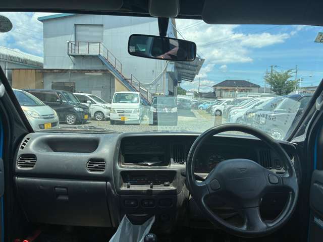 Daihatsu Hijet Cargo 8