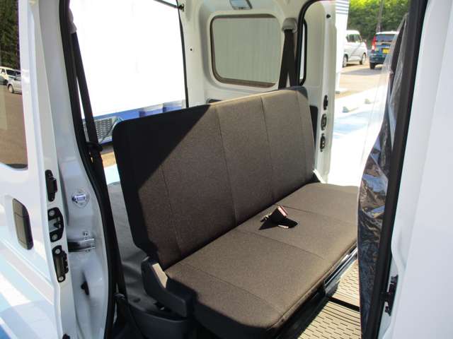 Daihatsu Hijet Cargo 11