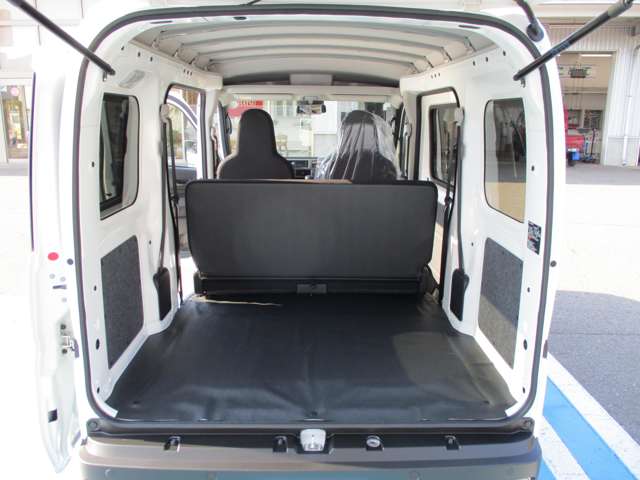 Daihatsu Hijet Cargo 12