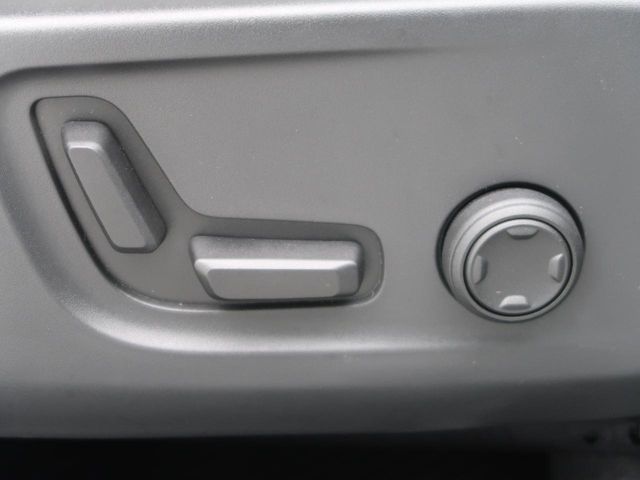 Volvo XC40 8