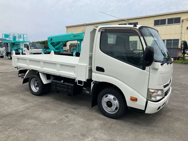 Hino Dutro 12