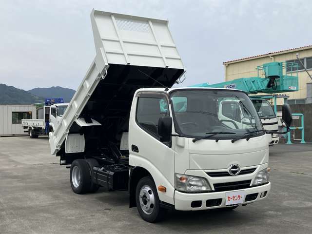 Hino Dutro 3
