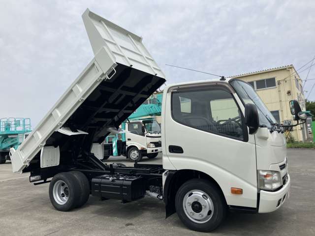 Hino Dutro 4