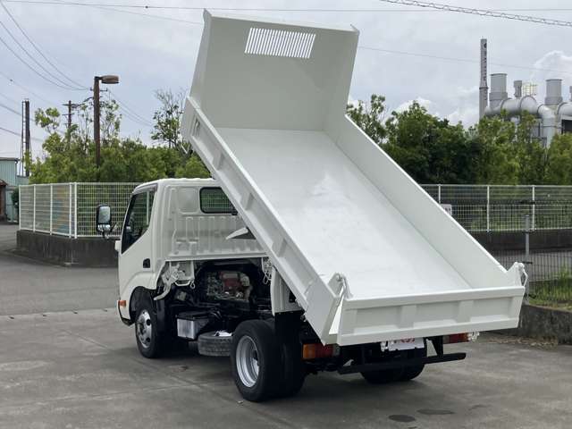 Hino Dutro 7