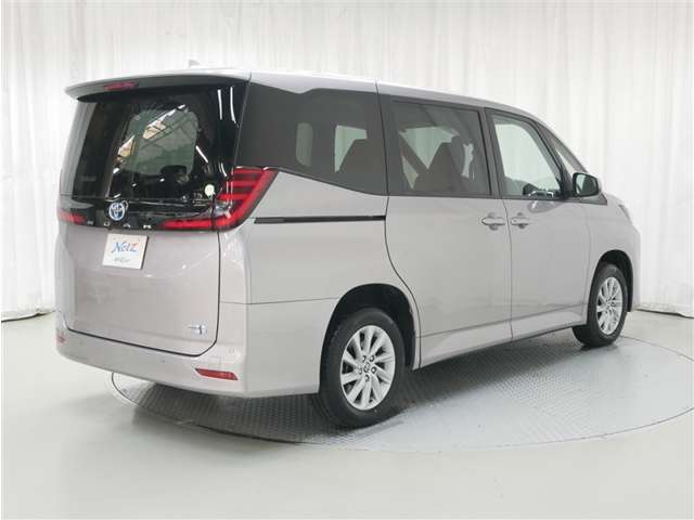 Toyota Noah 3