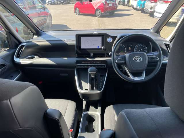 Toyota Noah 4