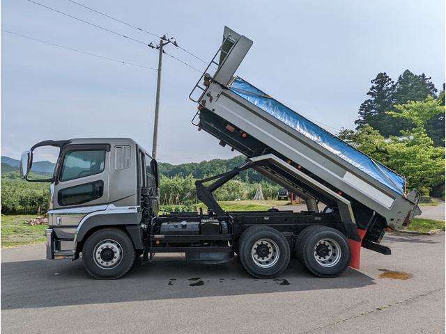 Mitsubishi Fuso Super Great 4