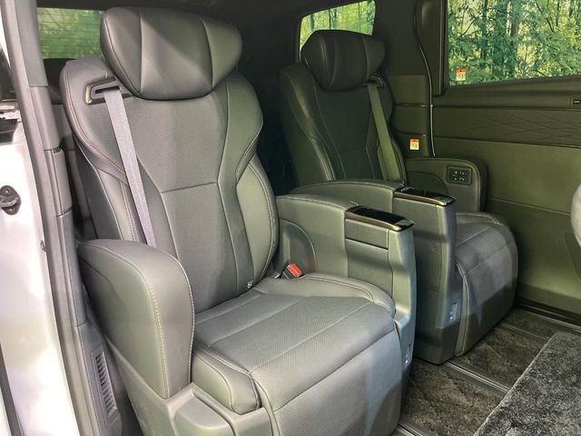 Toyota Alphard 9