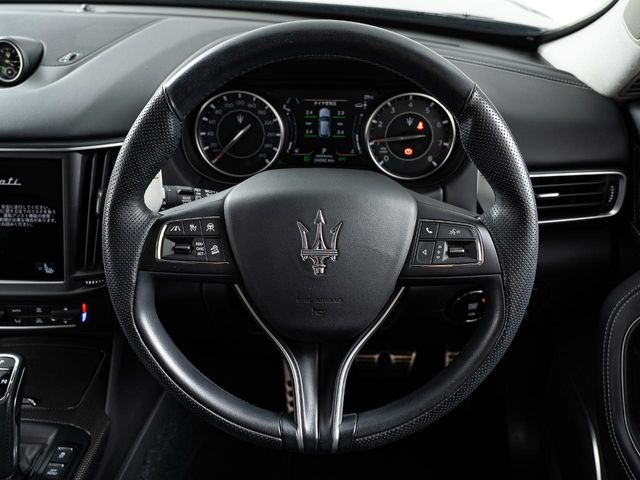 Maserati Levante 12