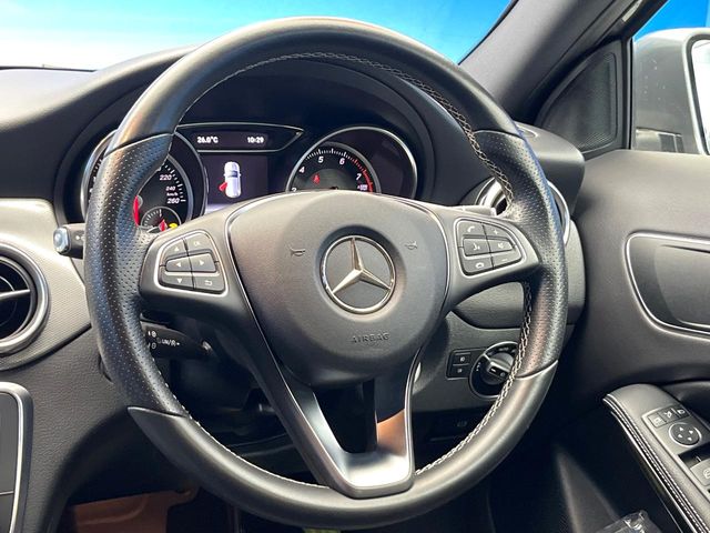 Mercedes-Benz GLA-Class 11