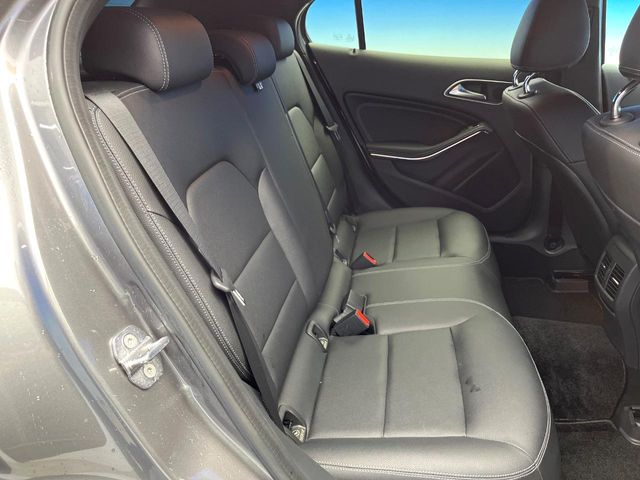 Mercedes-Benz GLA-Class 10