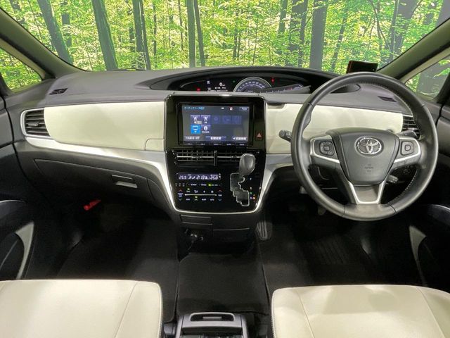 Toyota Estima 2