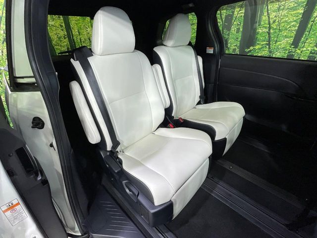 Toyota Estima 9