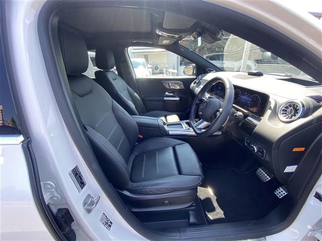 Mercedes-Benz GLA-Class 12