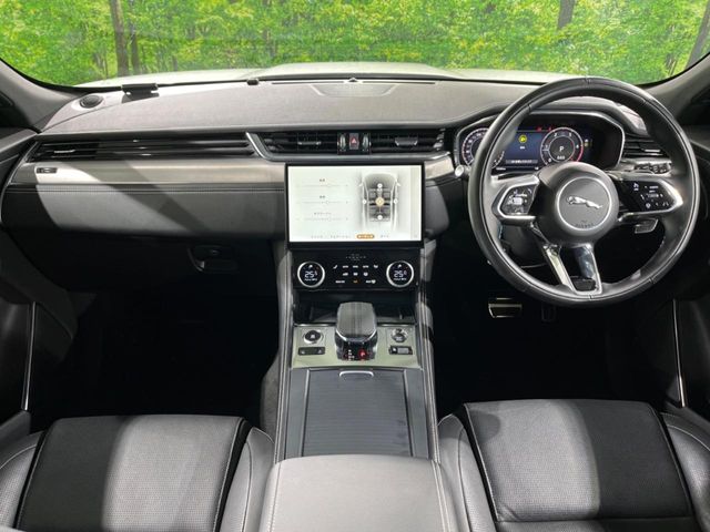 Jaguar F-Pace 2
