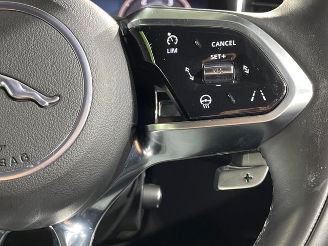 Jaguar F-Pace 8
