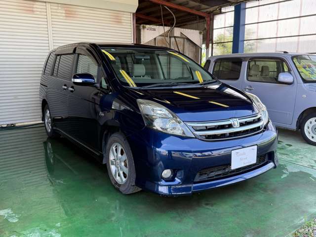 Toyota Isis 11
