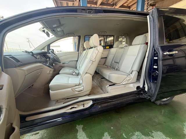 Toyota Isis 6