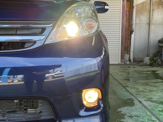 Toyota Isis 8
