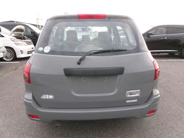 Nissan AD 5