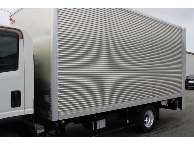 Isuzu Elf 12