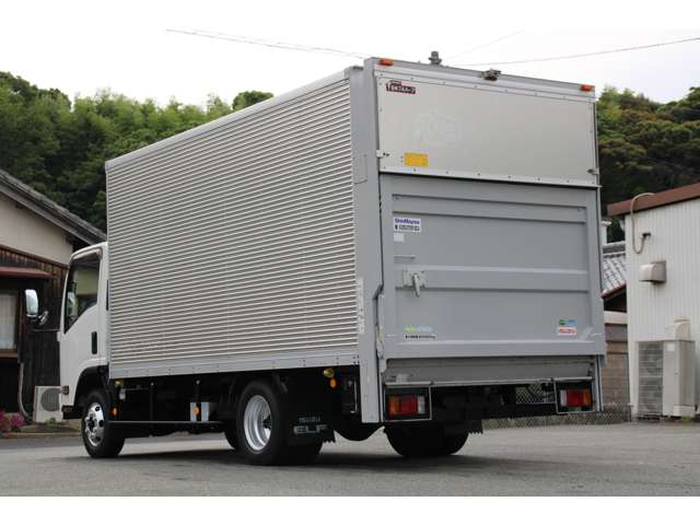 Isuzu Elf 6