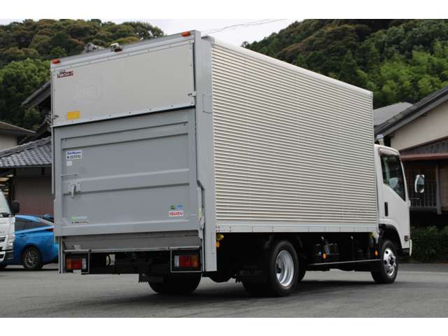 Isuzu Elf 7