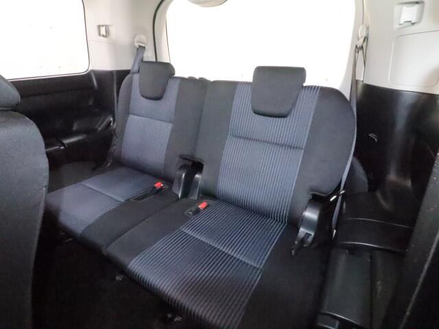 Toyota Voxy 12
