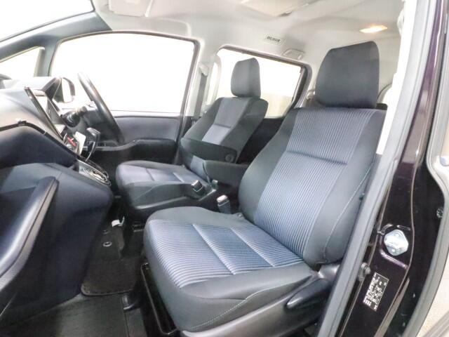 Toyota Voxy 9