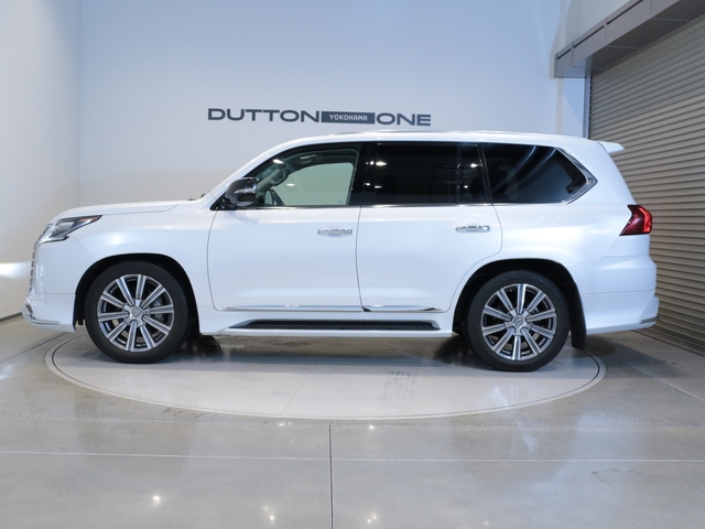 Lexus LX 11