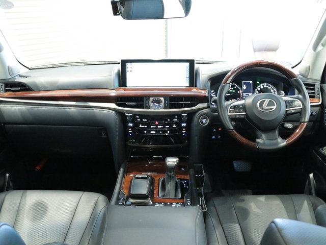 Lexus LX 3