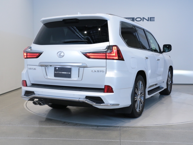 Lexus LX 8