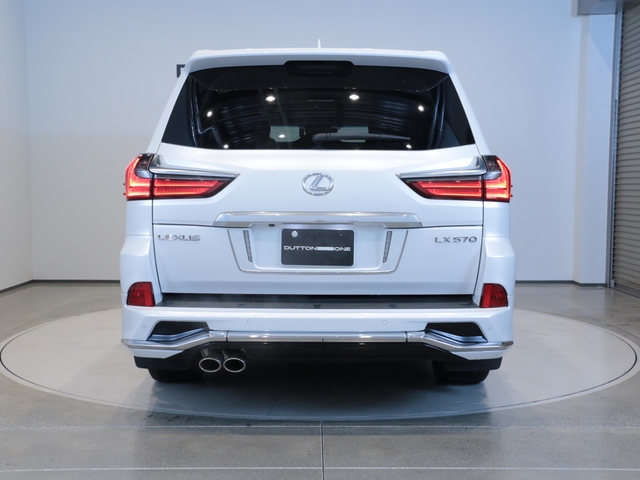 Lexus LX 9