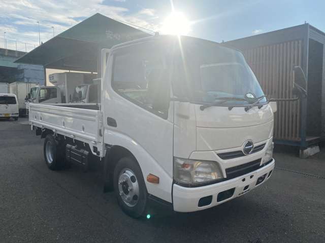 Hino Dutro 3