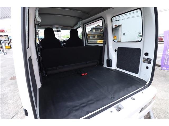 Daihatsu Hijet Cargo 11