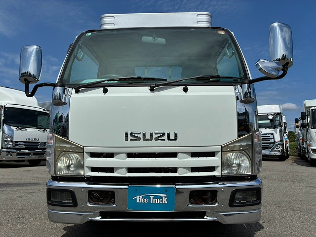 Isuzu Elf 8